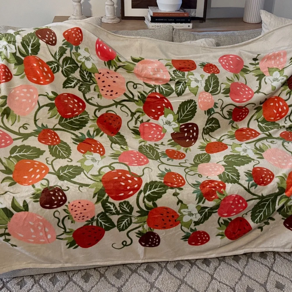 Vera Bradley Strawberry Vine Plush Throw Blanket - Picture 3 of 3